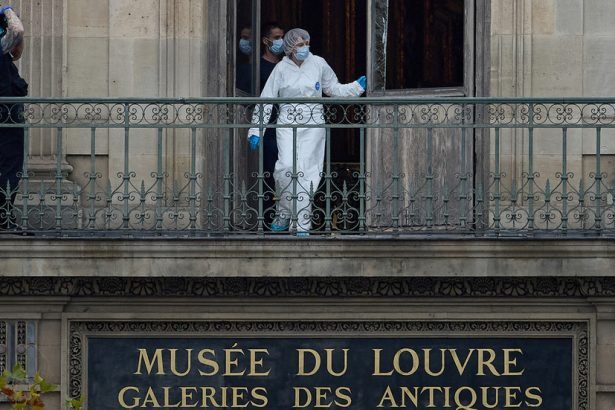 WATCH thieves pull off daring Louvre heist