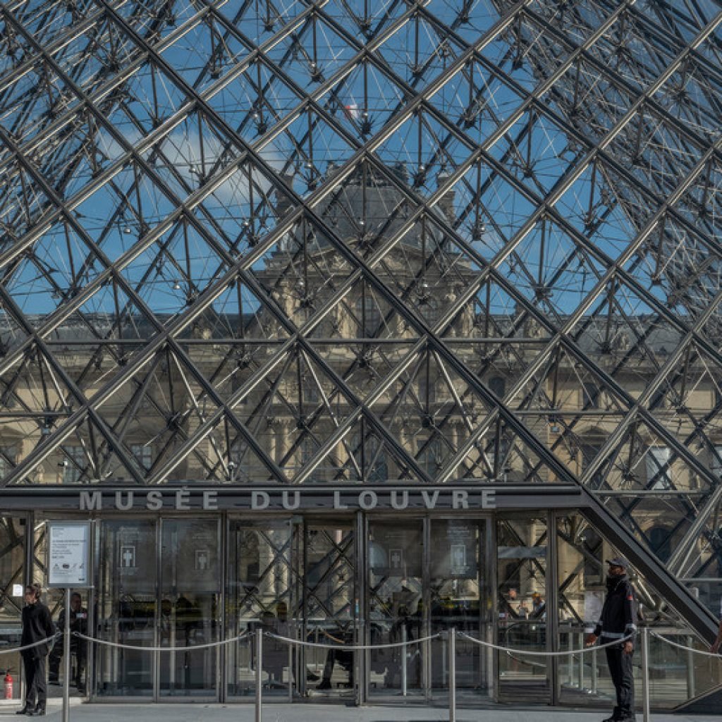 Louvre robbed