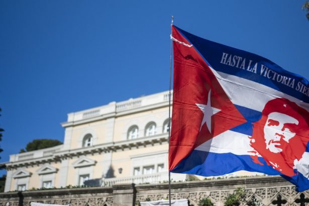 What does Trump plan for Cuba? ‘Discombobulator’ raids and a Castro grandson scion — RT World News