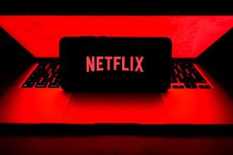 Musk tweets wipe $15bn off Netflix value