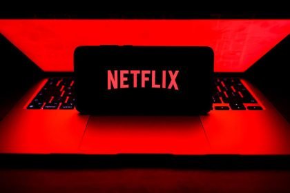 Musk tweets wipe $15bn off Netflix value