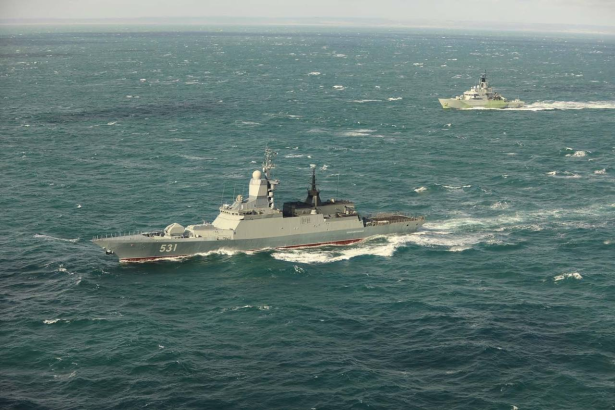 High-Stakes Escort: British Royal Navy Shadows Russian Corvette in English Channel