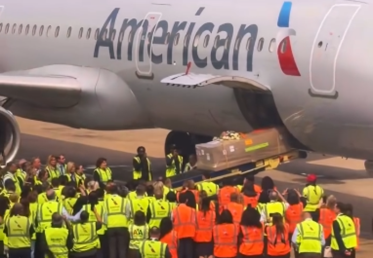 A Silent Return: American Airlines Crew Honors Slain Colleague at DFW
