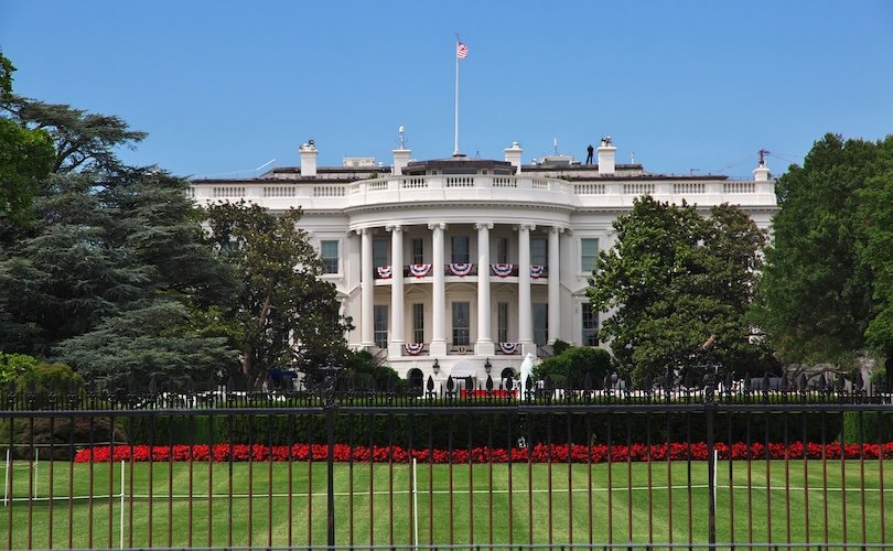 Gunman opened fire near White House, killed by Secret Service