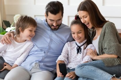 New Christian cell phone service will block all pornographic and LGBT content