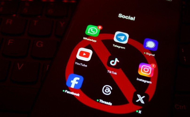 Canadians warned about social media ban leading to privacy violations, digital ID