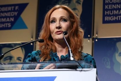 JK Rowling calls attention to detransitioner’s story, gender ideology’s ‘cultish culture’