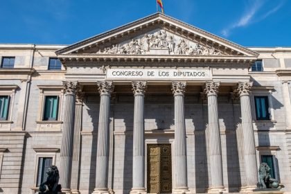 Madrid passes law to give families benefits for unborn children