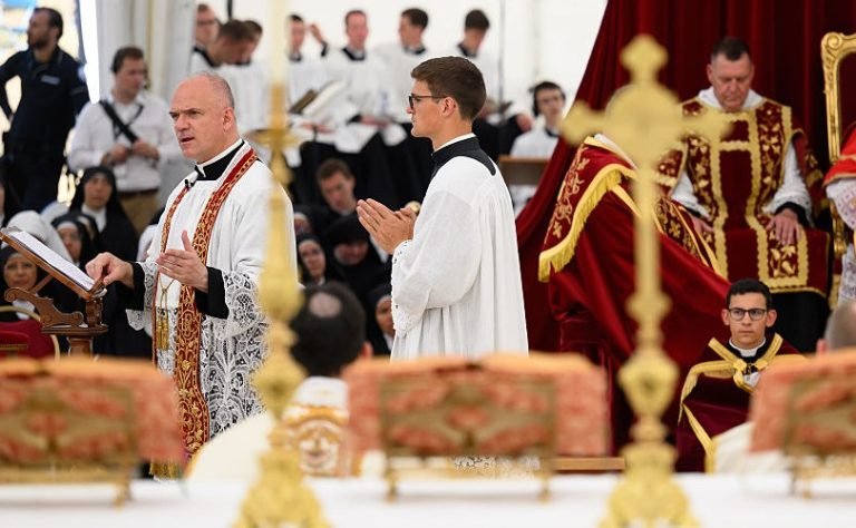 ‘This is a canonical mess’: Fr. Murray explains why SSPX priests, laity are not excommunicated