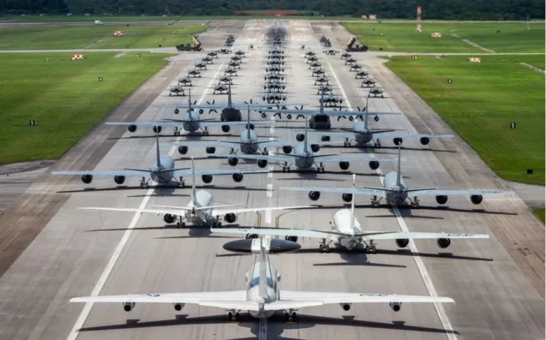 Panic in the US Congress: Not enough planes!