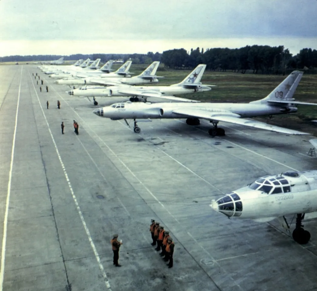 A new fuselage on someone else's wings: at what engineering cost did the Tu-104 usher in the jet age? | Philly PI