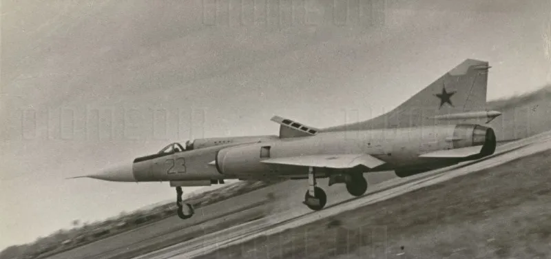 How Mikoyan and Sukhoi Design Bureaus Achieved Variable-Sweep Wings | Philly PI